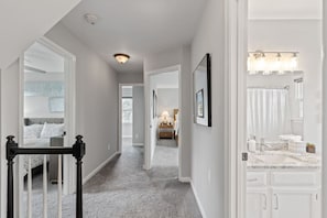5 habitaciones, escritorio, tabla de planchar con plancha y wifi gratis