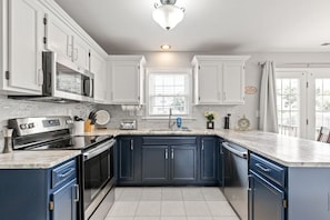 Refrigerador, microondas, horno, placa de cocina