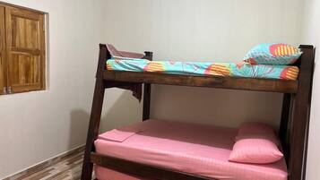 5 Schlafzimmer, Schreibtisch, WLAN, Bettwäsche