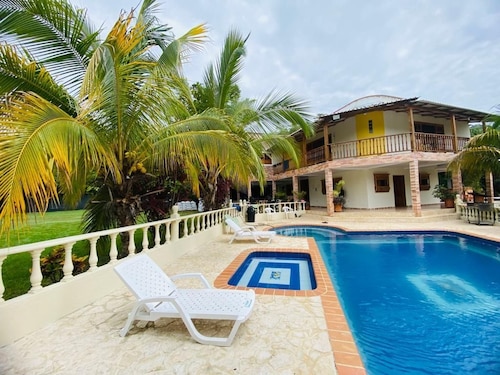 Villa Jade is the place where your group or family will enjoy it.