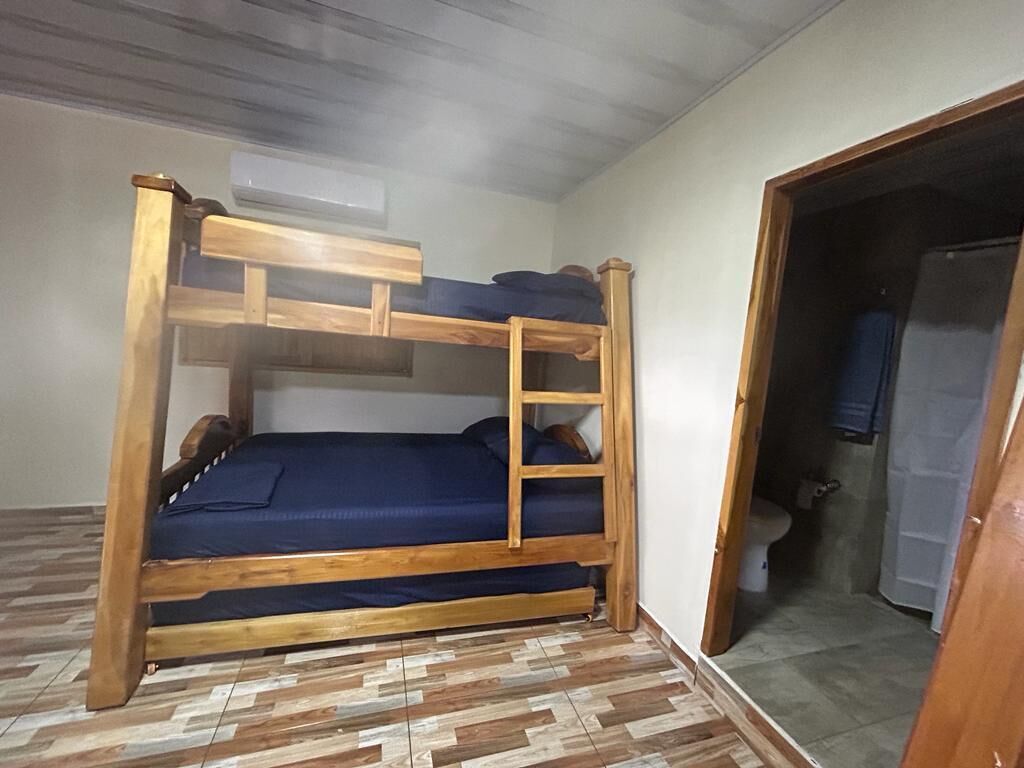 5 chambres, bureau, Wi-Fi, draps fournis