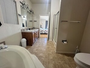 Hair dryer, towels, soap, shampoo - SUMMER GETAWAY PET FRIENDLY Colorado River Close 3Br2Ba, Fenced Yard! SNOWBIRDS  (Mohave Valley)
