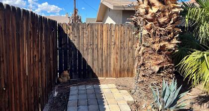 SUMMER GETAWAY PET FRIENDLY Colorado River Close 3Br2Ba, Fenced Yard! SNOWBIRDS