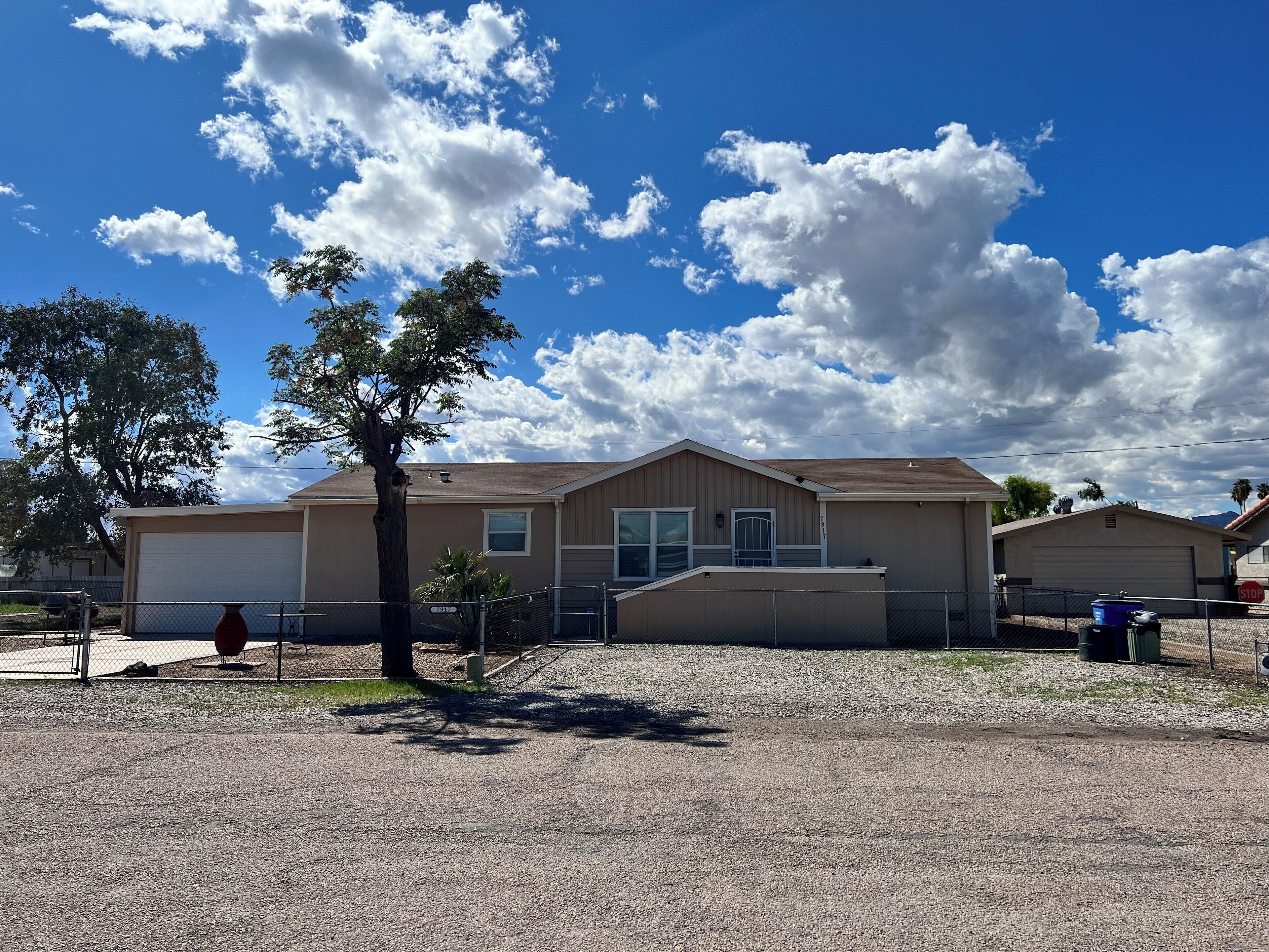 Colorado River Close 3Br 2Ba, Private Fenced Yard & Parking for all your toys!