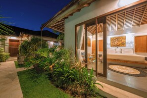 Exterior - Villa Teman-Luxury 4BR Villa in Seminyak (Seminyak)