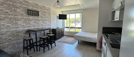 1 bedroom, free WiFi, bed sheets