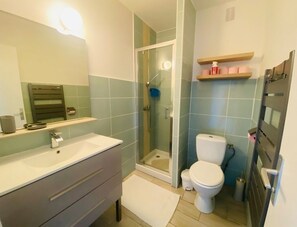 Doccia, asciugacapelli, asciugamani