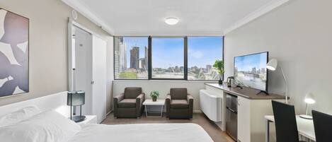 Desk, iron/ironing board, WiFi, bed sheets