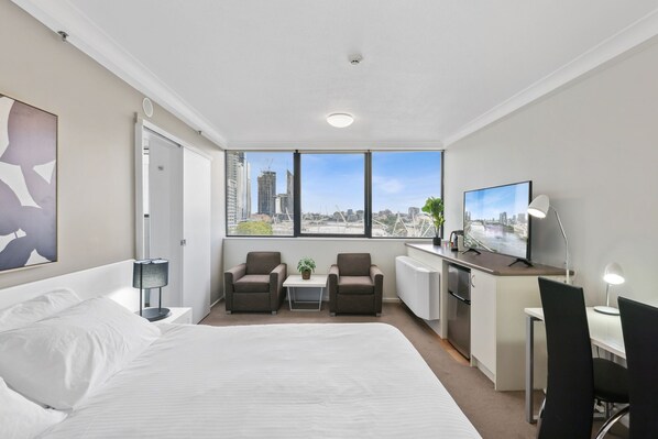 Desk, iron/ironing board, WiFi, bed sheets