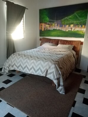 1 slaapkamer, een strijkplank/strijkijzer, gratis wifi, beddengoed