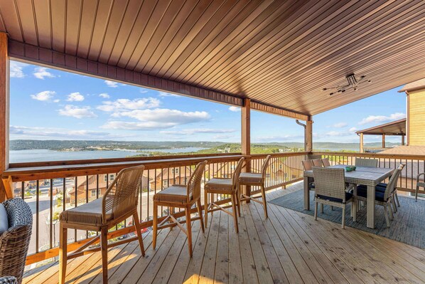 Outdoor dining - Entertainment Lodge! Private Hot Tub! (Kimberling City)