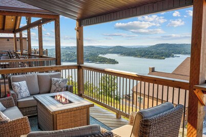 Entertainment Lodge! Private Hot Tub!