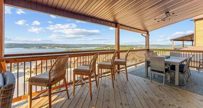 Entertainment Lodge! Private Hot Tub!