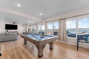 Game room - Entertainment Lodge! Private Hot Tub! (Kimberling City)
