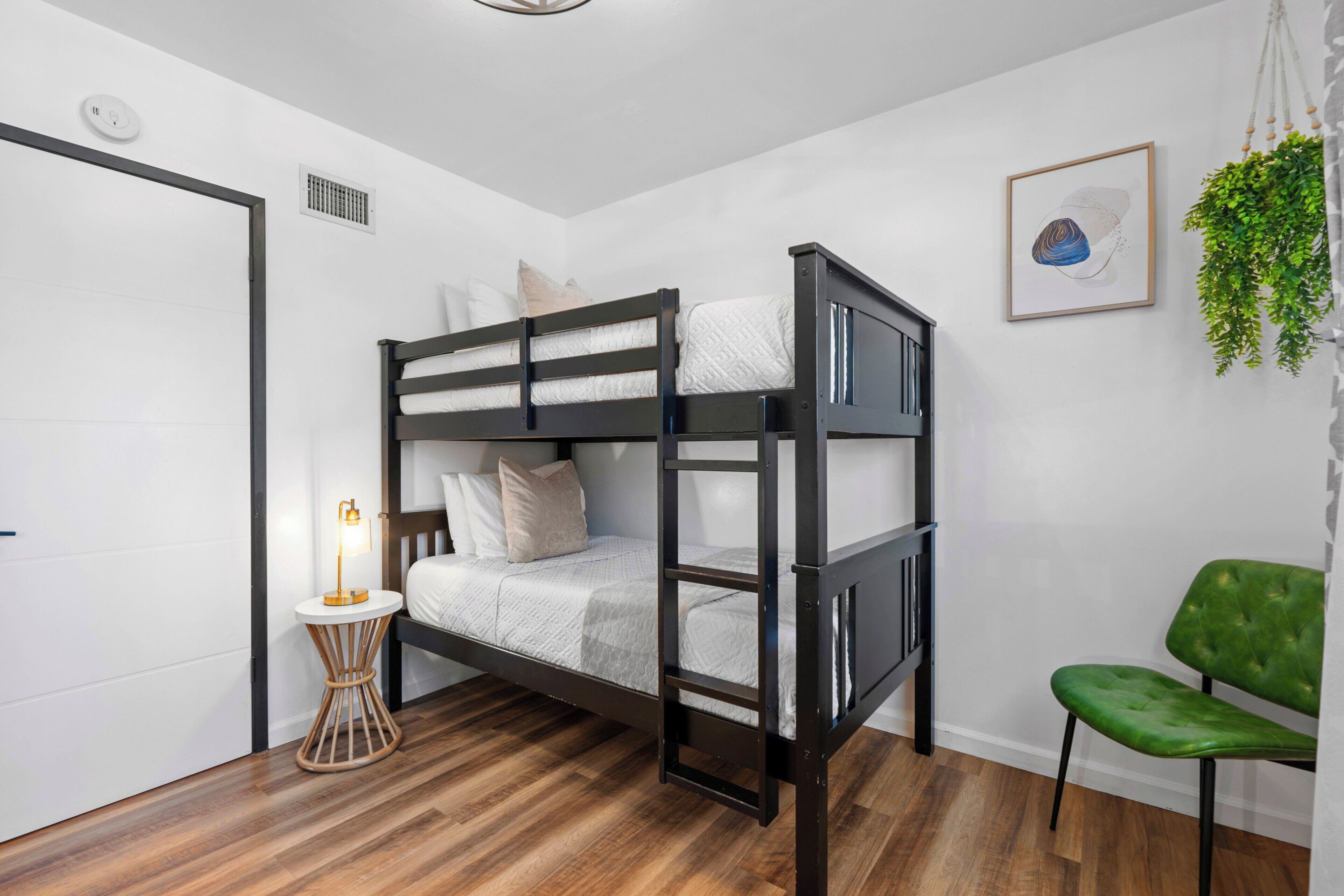 5 bedrooms, desk, iron/ironing board, travel crib