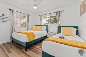 5 Schlafzimmer, Schreibtisch, Bügeleisen/Bügelbrett, Reisekinderbett