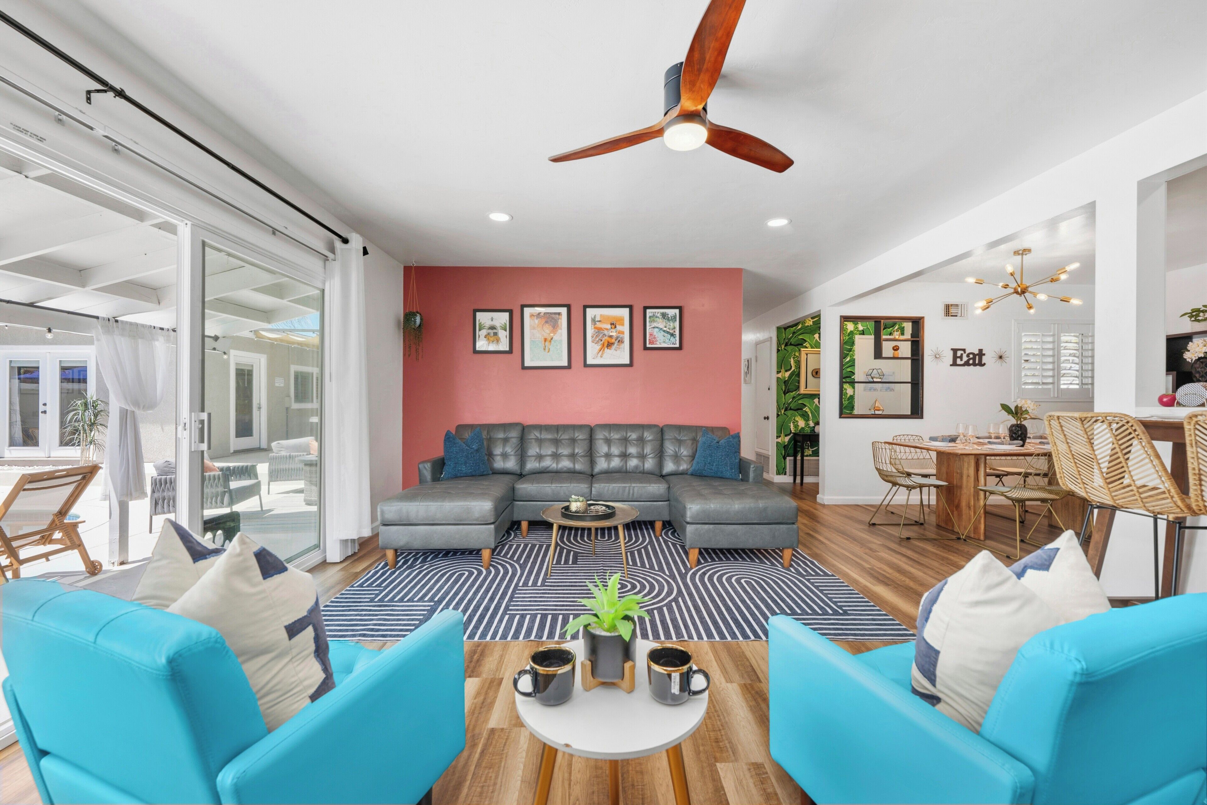 Smart TV, lareira, videogames, mesa de pingue-pongue