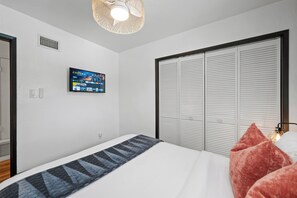 5 bedrooms, desk, iron/ironing board, travel cot