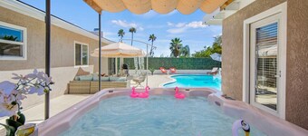 Summer Style: Pool, 5BR & Private Guest House!