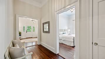 2 bedrooms, desk, iron/ironing board, WiFi