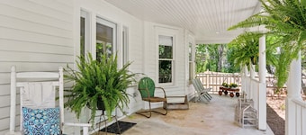 King Beds|Pets Welcome|Historic Queen Anne Cottage