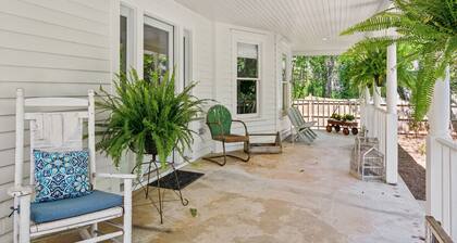 King Beds|Pets Welcome|Historic Queen Anne Cottage