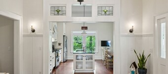 King Beds|Pets Welcome|Historic Queen Anne Cottage