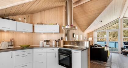 "Tobbi" - 1.1km to the fjord by Interhome