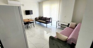 Basic Apartment | Living area