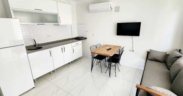 Basic Apartment | Living area | Smart TV