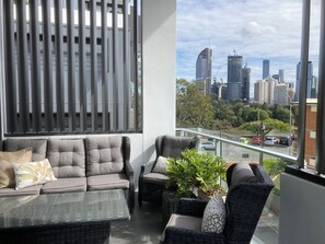 Property grounds - Kangaroo Cliffs- 2 Bed-2 Bath-1 Secure Car Park-close to everything!
(Kangaroo Point)