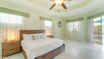 4 Schlafzimmer, Schreibtisch, Bügeleisen/Bügelbrett, Reisekinderbett