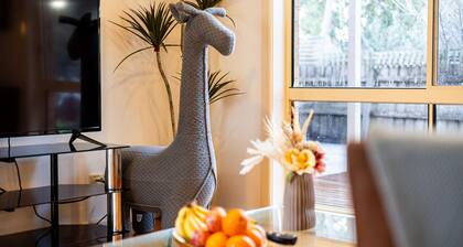 StayAU Modern Cozy House in Glen Waverley Melbourne 3BRM Netflix Parking Family