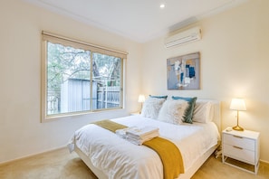 3 bedrooms, iron/ironing board, travel crib, free WiFi