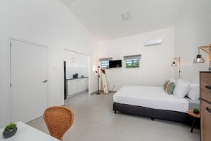 Classic Studio, 1 King Bed, Pool View | Individually decorated, individually furnished, laptop workspace - Casita Palma by Boutique Bonaire Unique Resorts (Kralendijk)