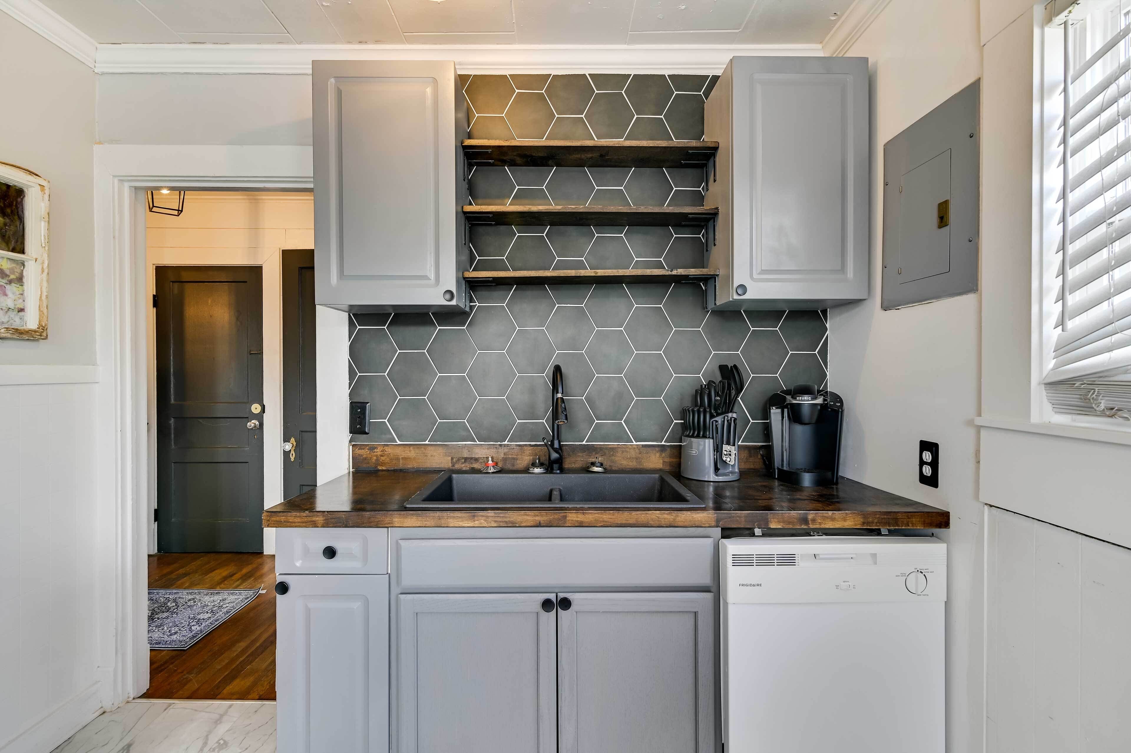 Fridge, stovetop, dishwasher, coffee/tea maker