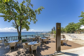 Outdoor dining - Ocean Suites at One Pacific Residence - Mactan Newtown

 (Lapu-Lapu City)