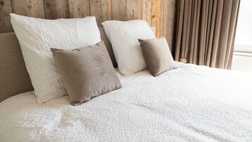 3 bedrooms, iron/ironing board, WiFi