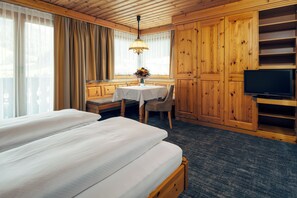 Superior Double Room, Balcony | Room amenity