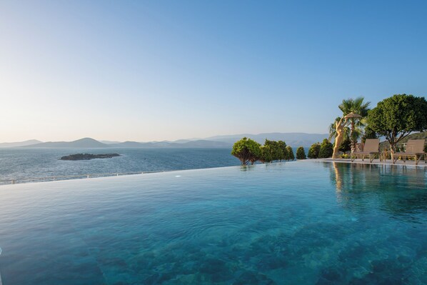 Pool - Bodrum Villa BOSS 2 : 6BR Villa with Seaview 24/7 Security and Private Beach (Bogaziçi)