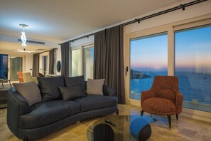 Smart TV - Bodrum Villa BOSS 2 : 6BR Villa with Seaview 24/7 Security and Private Beach (Bogaziçi)