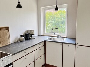 Refrigerador y utensilios de cocina