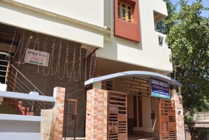 Front of property - Goroomgo Caroline Homestay Bhubaneswar (Bhubaneshwar)