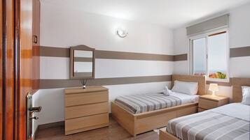 3 bedrooms, iron/ironing board, free WiFi, bed sheets