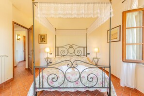 4 habitaciones, tabla de planchar con plancha y wifi gratis 