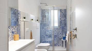 Shower, free toiletries, hair dryer, towels
