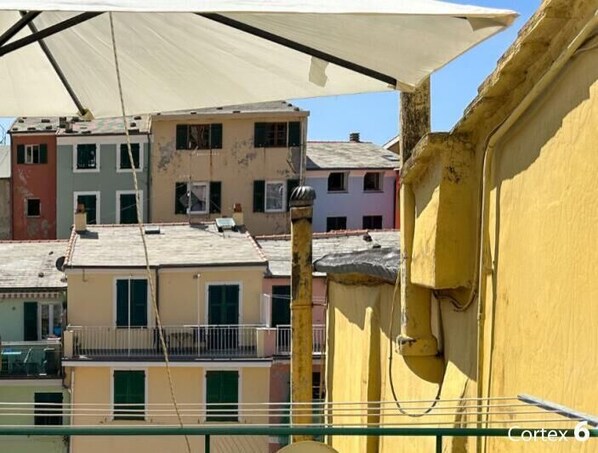 Unclassified image, 1 of 40, button