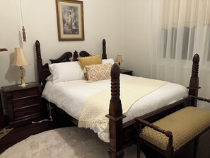 3 Schlafzimmer, Schreibtisch, Bügeleisen/Bügelbrett, Reisekinderbett