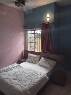 经济双人房 | 特色家居、熨斗/熨衣板、床单