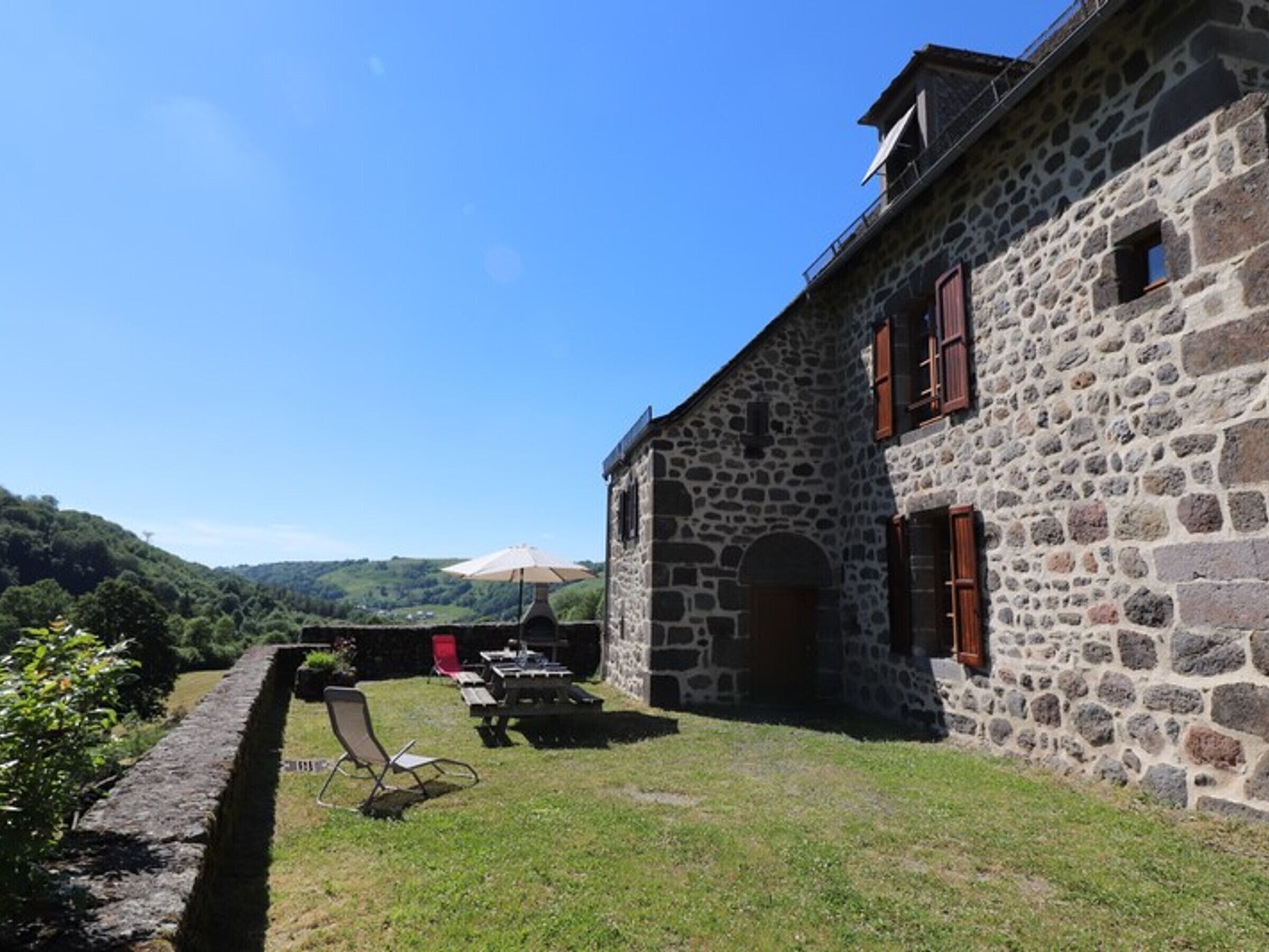 Gite Saint-Martin-Valmeroux, 4 bedrooms, 10 persons